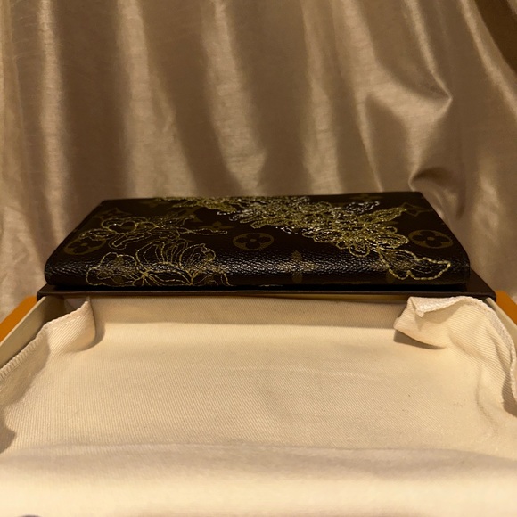 Louis Vuitton Sarah Limited Edition Monogram Dentelle Brown Wallet - Picture 4 of 12